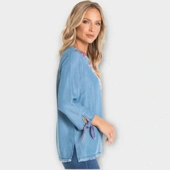 Multiples 3/4 Tie Sleeve Notch Neck Raw Hem Embroidered Top Size Medium - Picture 2 of 8